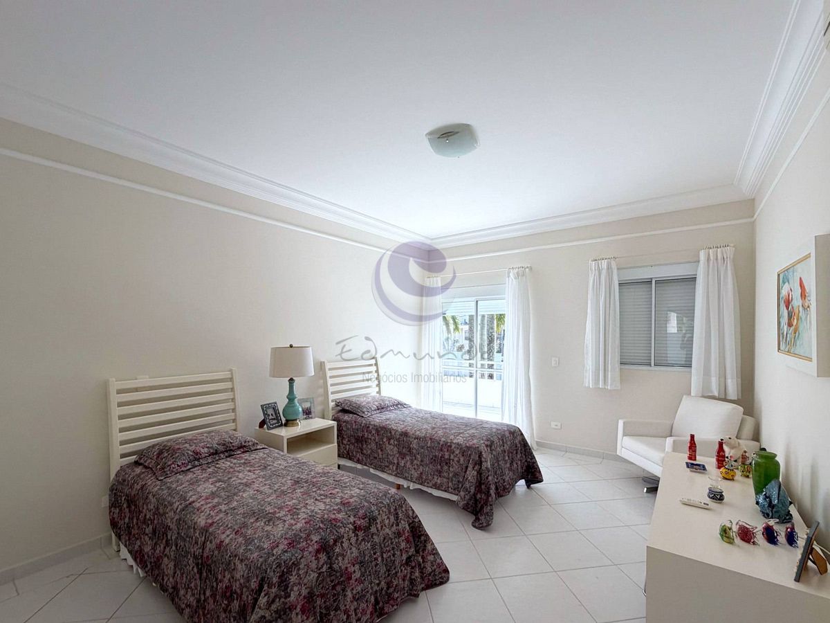 Villa Kassardjian - Uma casa para viver hoje e valorizar amanhã no Jardim Acapulco.