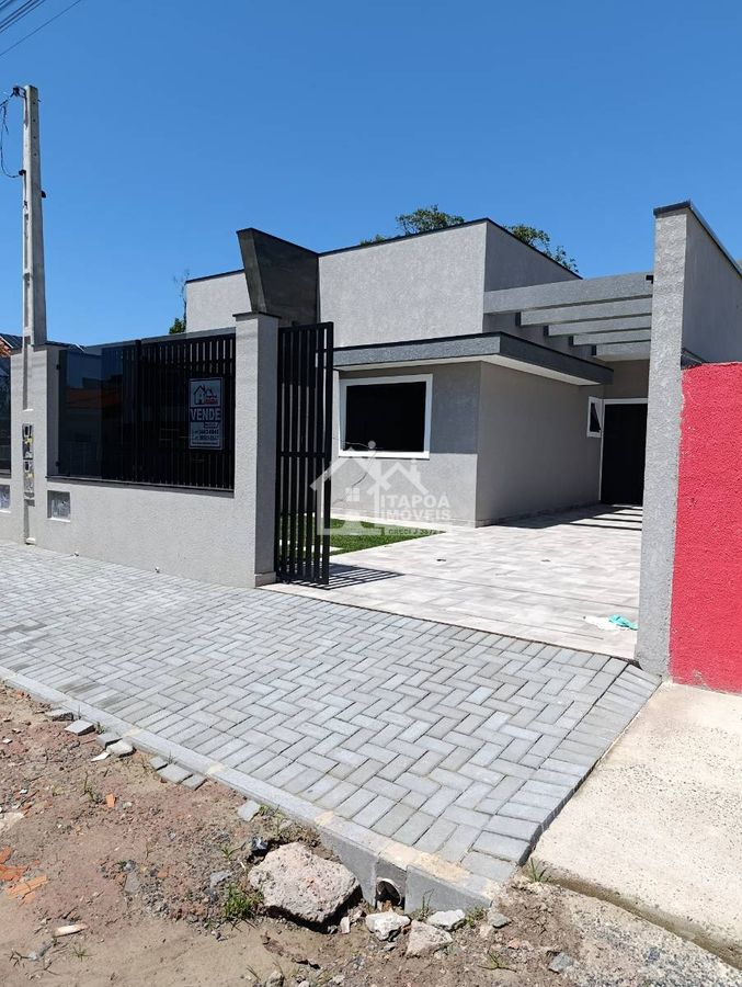 Casa com piscina alto padrão de acabamento no Balneário Paese