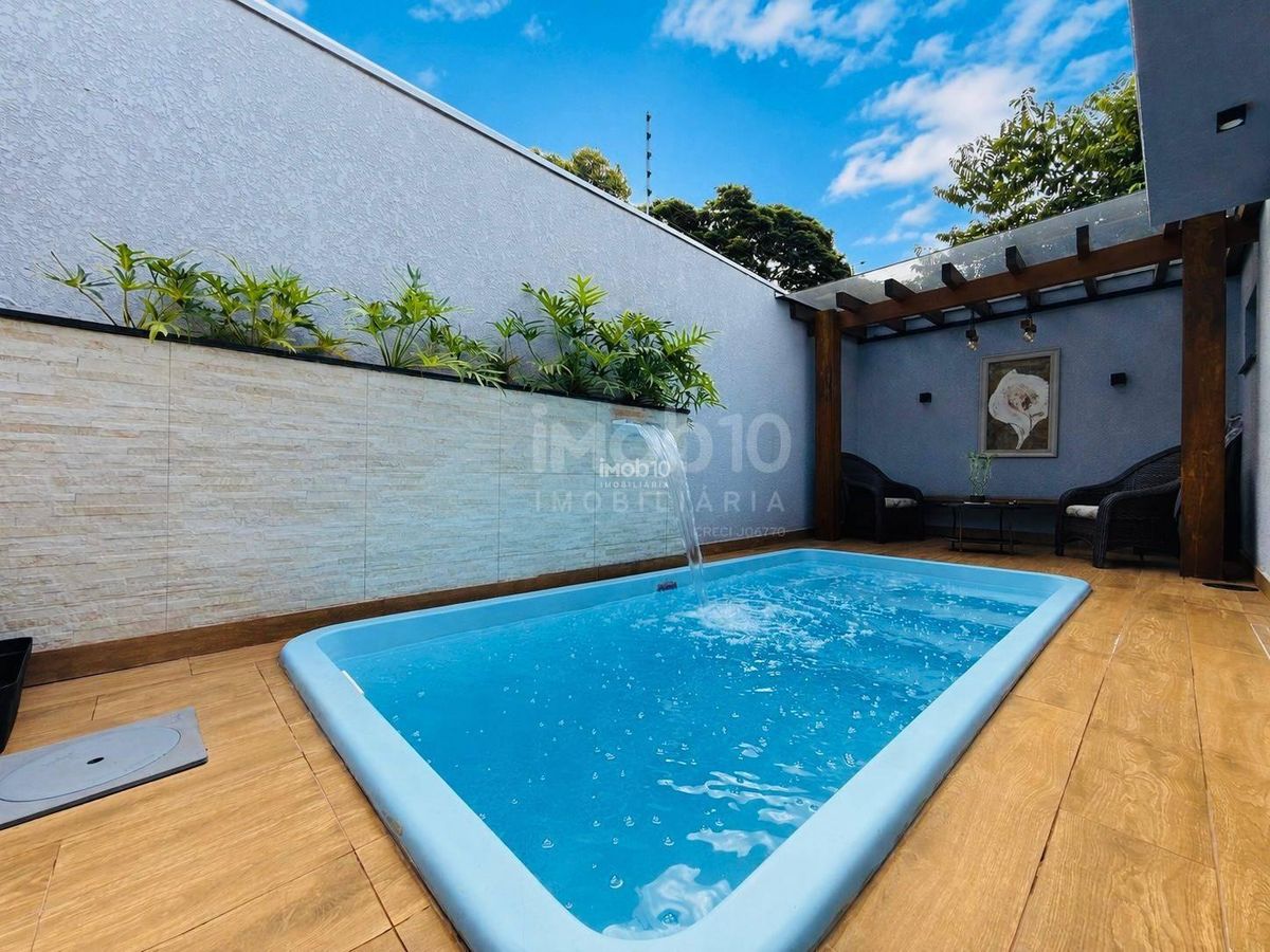 CASA COM 3 QUARTOS SEMIMOBILIADA Á VENDA NO PARQUE IMPERATRIZ