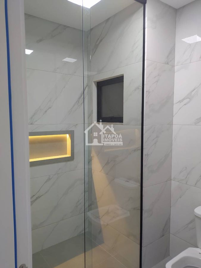 Sobrado com 4 quartos, 1 suíte, mobiliado, Balneário Sai Mirim, a 400m do mar.