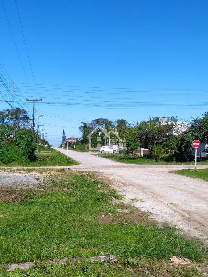 Sobrado com 4 quartos, 1 suíte, mobiliado, Balneário Sai Mirim, a 400m do mar.