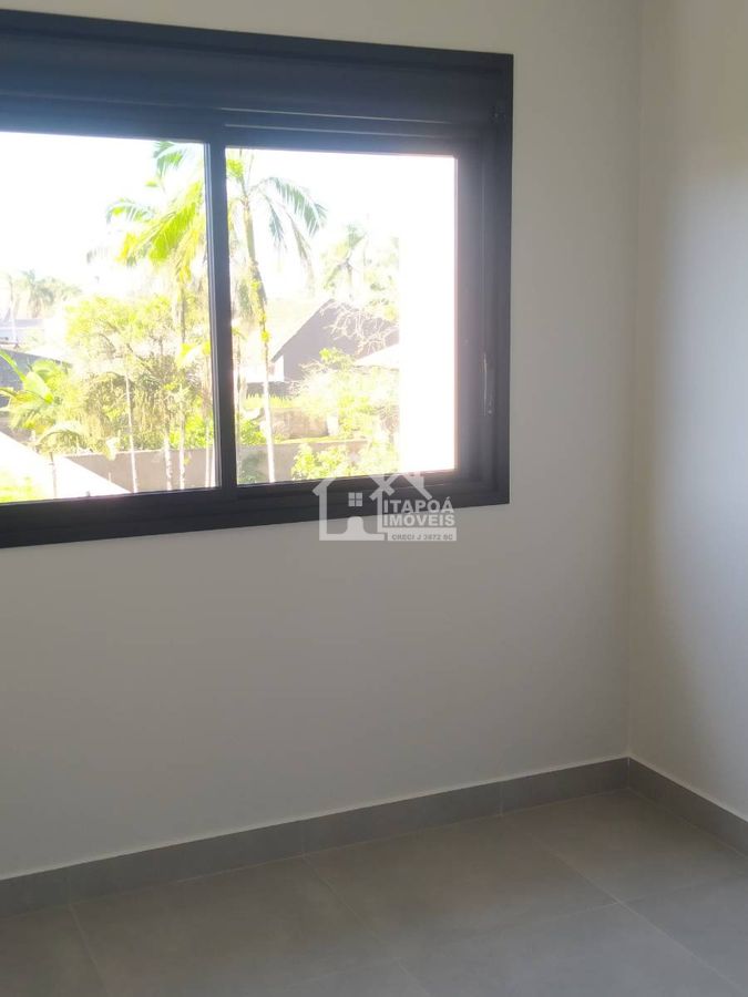Sobrado com 4 quartos, 1 suíte, no Balneário Sai Mirim, a 400m do mar.