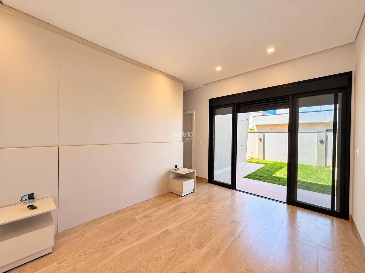 CASA PARA VENDA OU ALUGAR (R$11.000,00) COM 3 SUITES NO CONDOMINIO FECHADO SAFIRA NO BAIRRO OURO VERDE EM FOZ DO IGUAÇU - PR