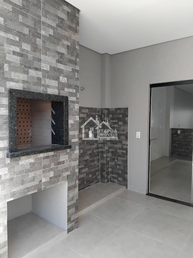 Casa com 3 Quartos, 1 Suíte, Balneário Ipacaray, 1100 Metros do Mar