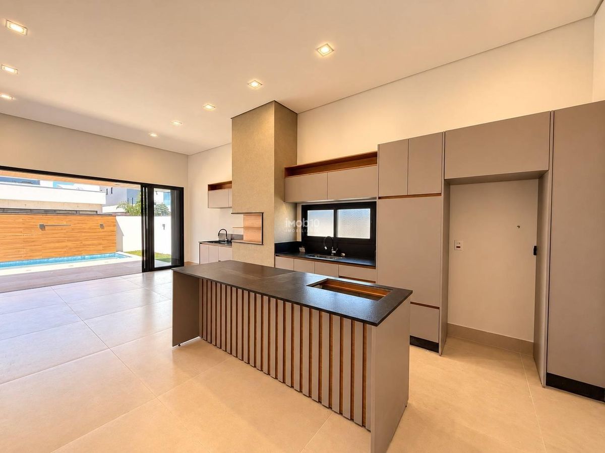 CASA PARA VENDA OU ALUGAR (R$11.000,00) COM 3 SUITES NO CONDOMINIO FECHADO SAFIRA NO BAIRRO OURO VERDE EM FOZ DO IGUAÇU - PR