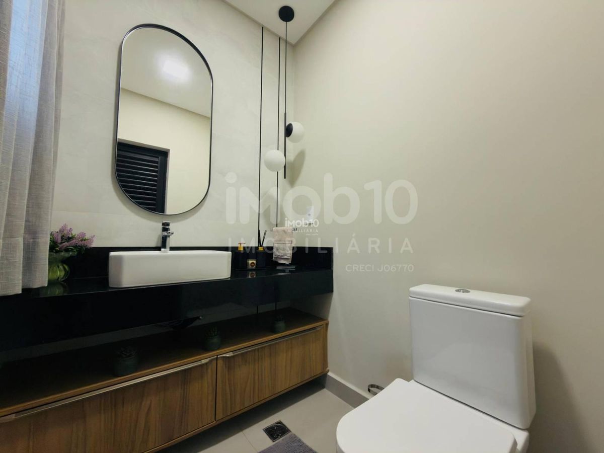 CASA COM 3 QUARTOS SEMIMOBILIADA Á VENDA NO PARQUE IMPERATRIZ