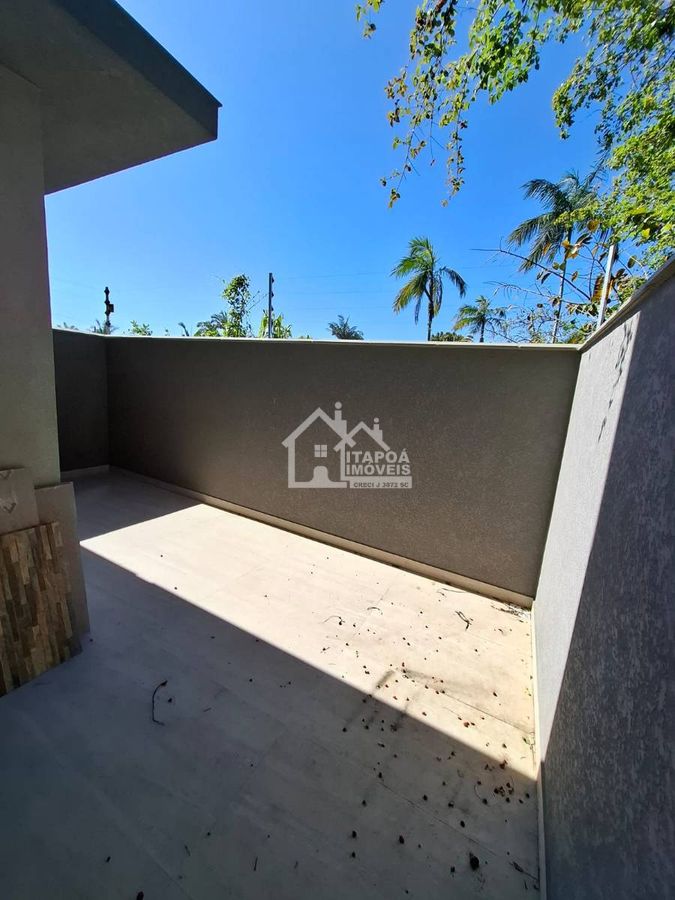 Sobrado com 4 quartos, 1 suíte, mobiliado, Balneário Sai Mirim, a 400m do mar.