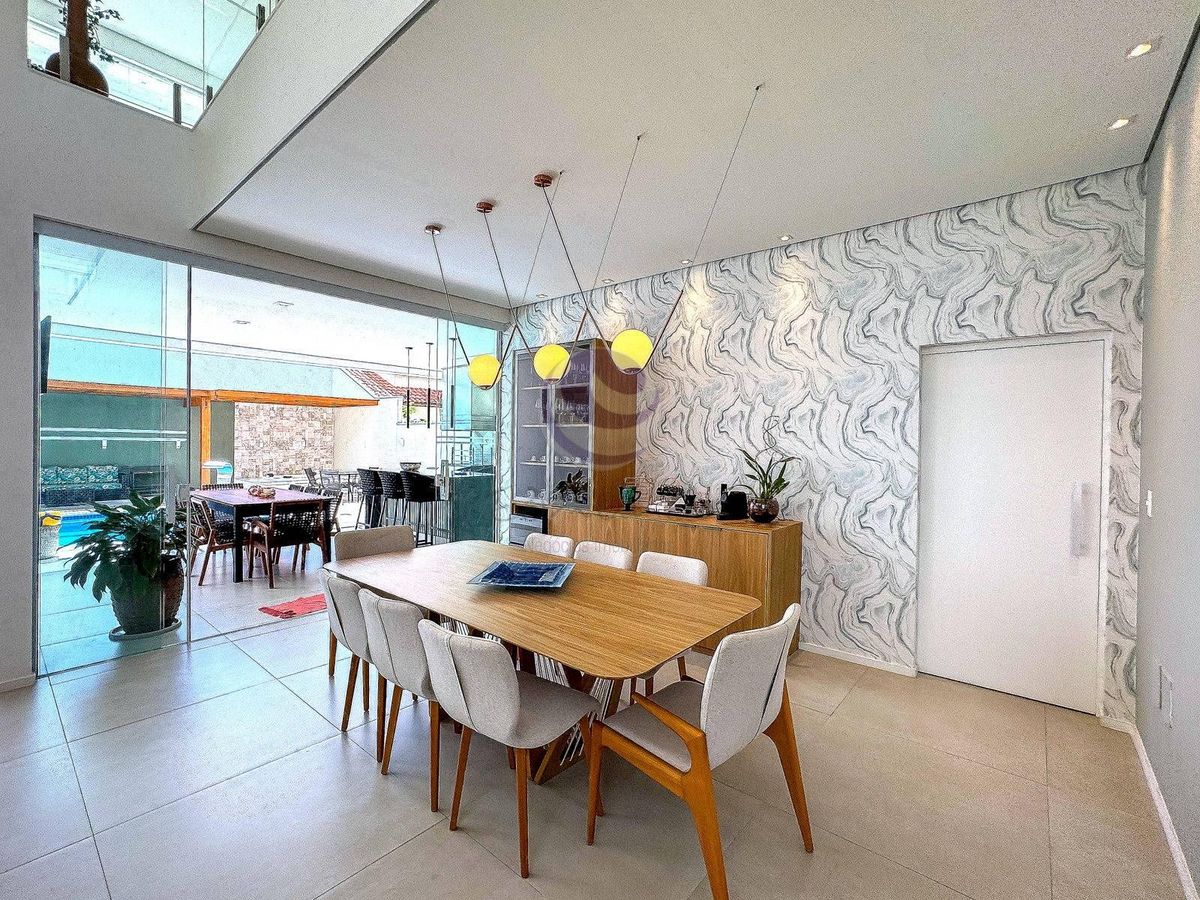 Villa Parasmo: Um Lar de Abraços e Inspirações no Jardim Acapulco.- Guarujá.
