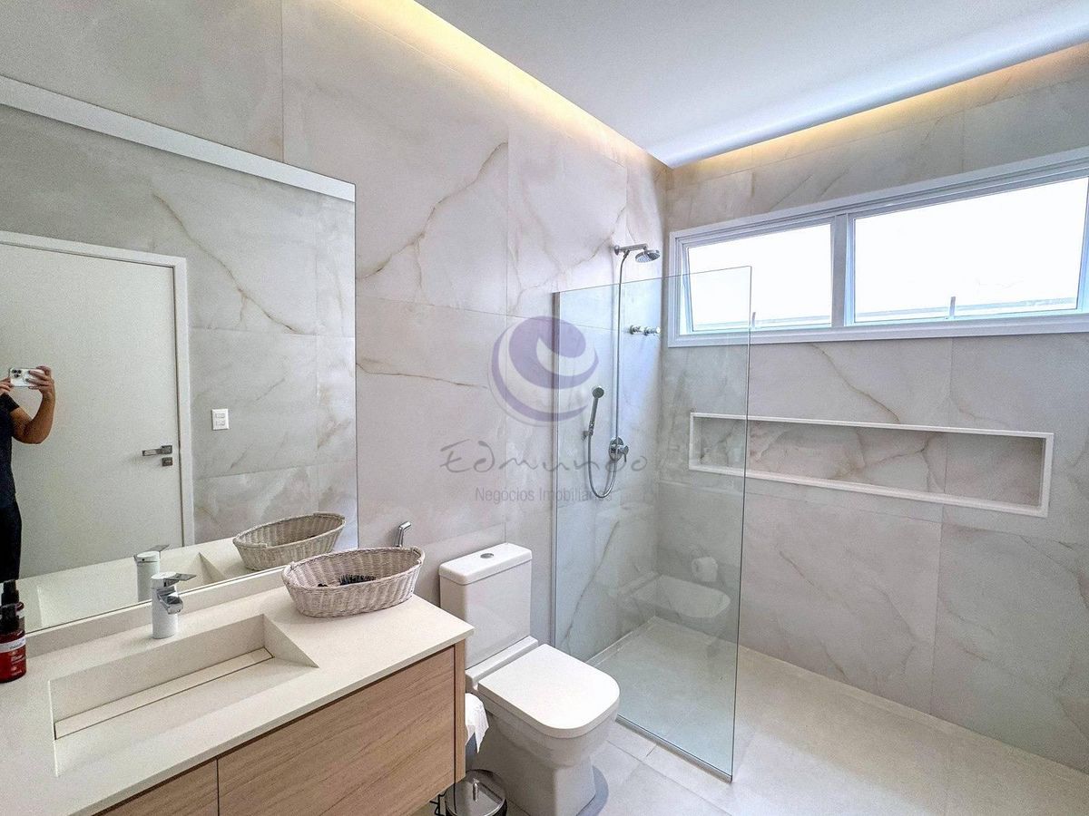 Villa Parasmo: Um Lar de Abraços e Inspirações no Jardim Acapulco.- Guarujá.
