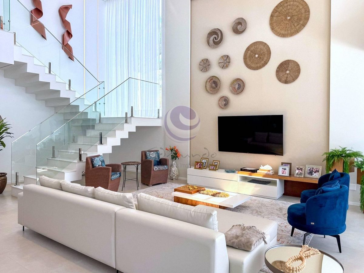 Villa Parasmo: Um Lar de Abraços e Inspirações no Jardim Acapulco.- Guarujá.