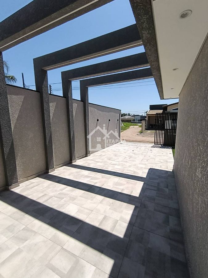 Casa com piscina alto padrão de acabamento no Balneário Paese