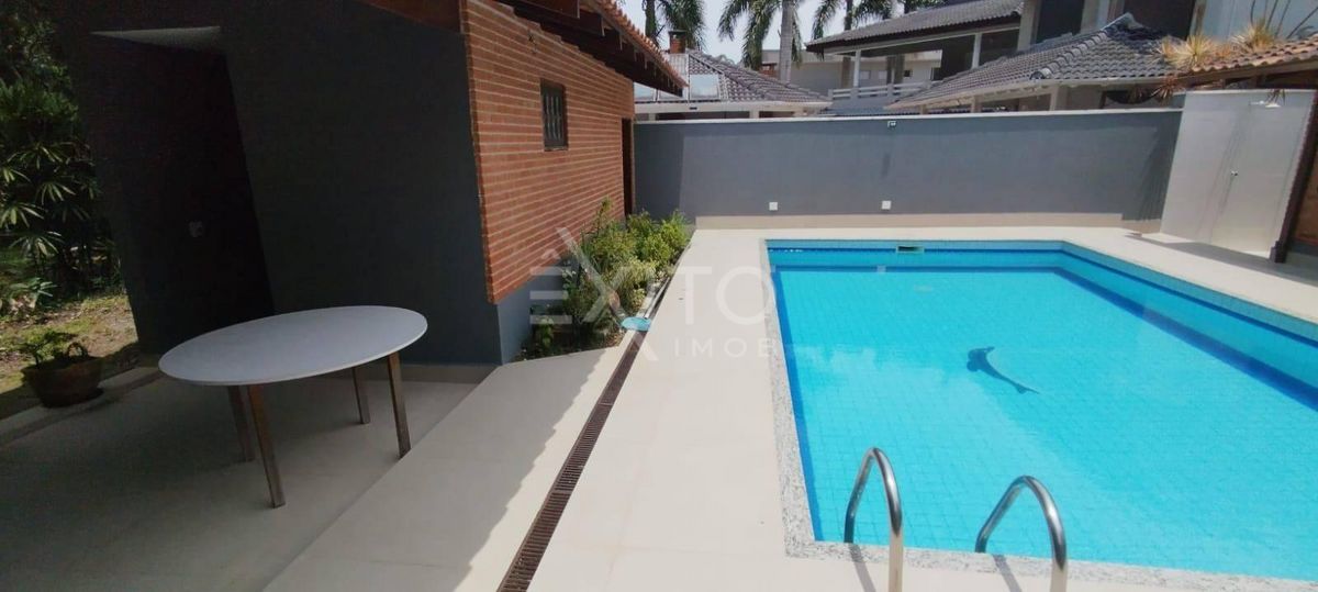 Casa, 6 quartos, 209 m² - Foto 2