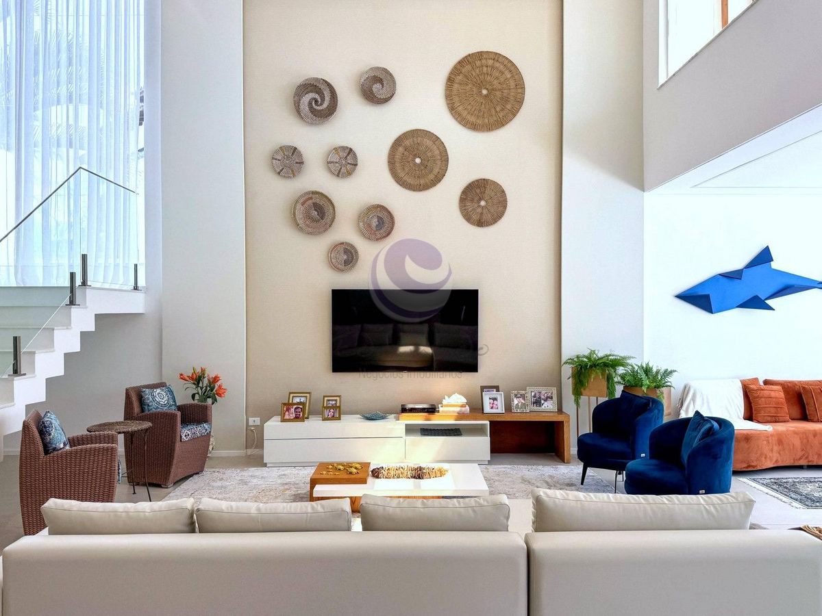 Villa Parasmo: Um Lar de Abraços e Inspirações no Jardim Acapulco.- Guarujá.