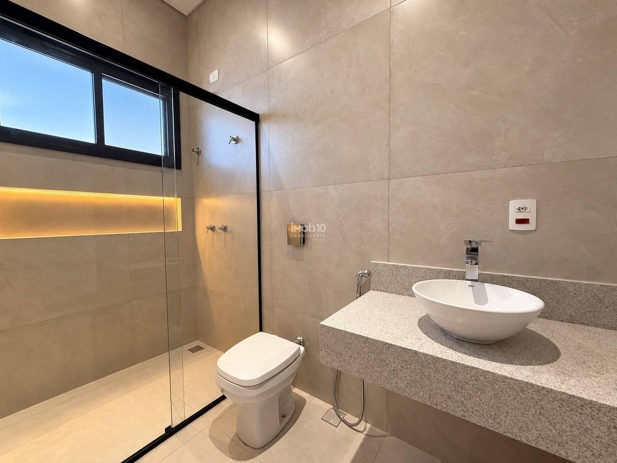 CASA PARA VENDA OU ALUGAR (R$11.000,00) COM 3 SUITES NO CONDOMINIO FECHADO SAFIRA NO BAIRRO OURO VERDE EM FOZ DO IGUAÇU - PR