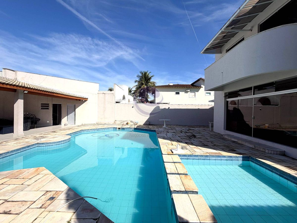 Villa Soares — Uma casa leve, acolhedora e feita para viver o melhor do Jardim Acapulco.