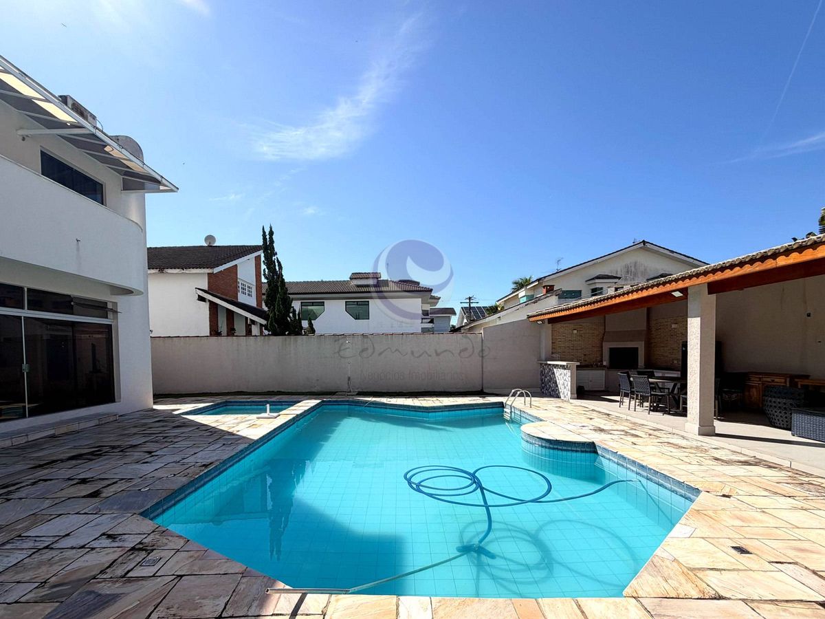 Villa Soares — Uma casa leve, acolhedora e feita para viver o melhor do Jardim Acapulco.