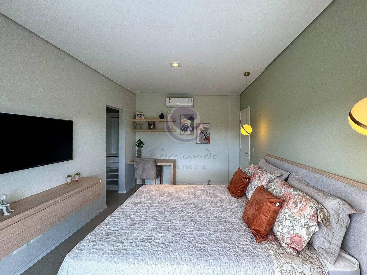 Villa Parasmo: Um Lar de Abraços e Inspirações no Jardim Acapulco.- Guarujá.