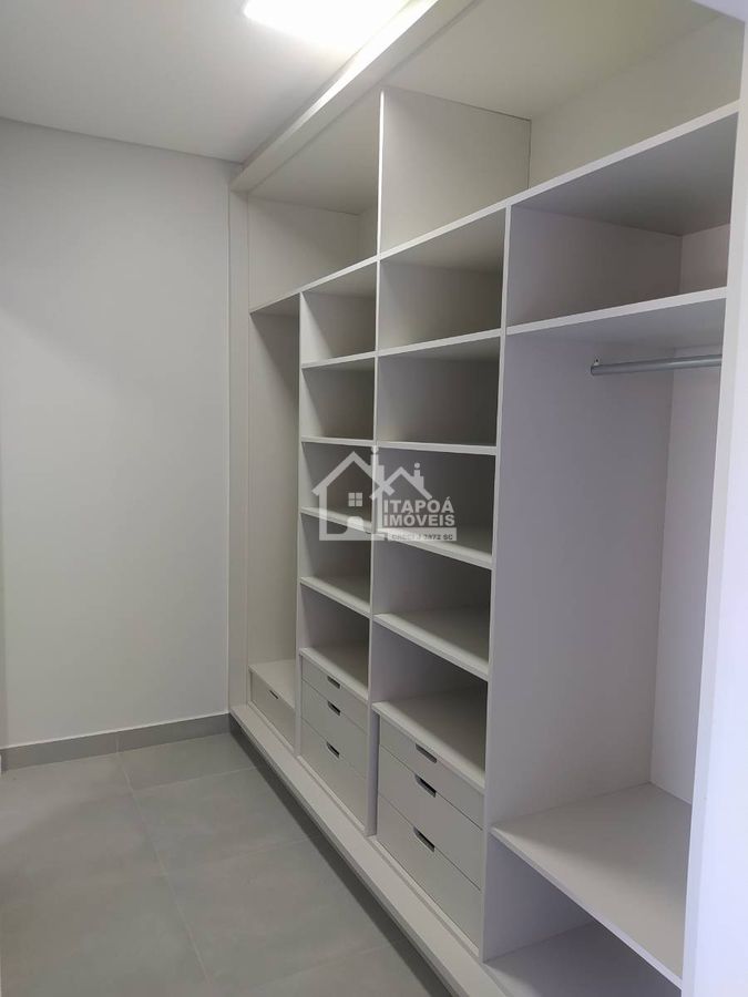 Sobrado com 4 quartos, 1 suíte, mobiliado, Balneário Sai Mirim, a 400m do mar.