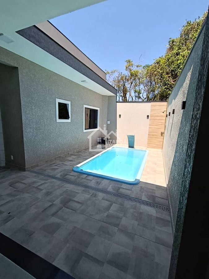 Casa com piscina alto padrão de acabamento no Balneário Paese
