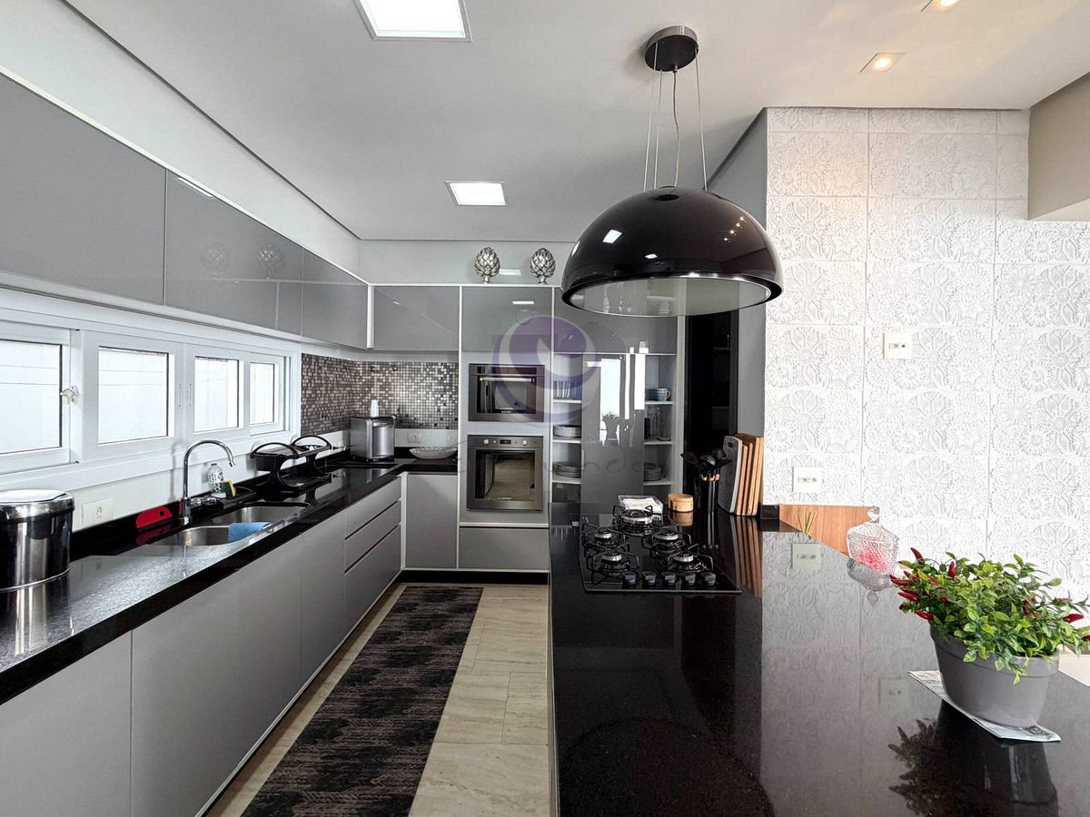Villa Pires — A casa ideal para quem não abre mão de espaço, integração e lazer no Jardim Acapulco.
