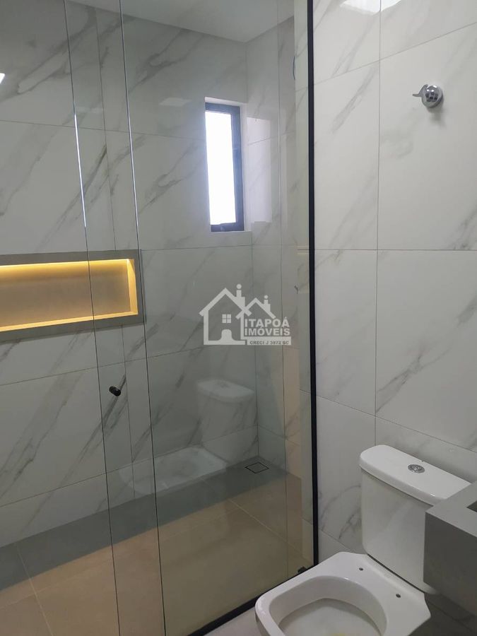 Sobrado com 4 quartos, 1 suíte, mobiliado, Balneário Sai Mirim, a 400m do mar.