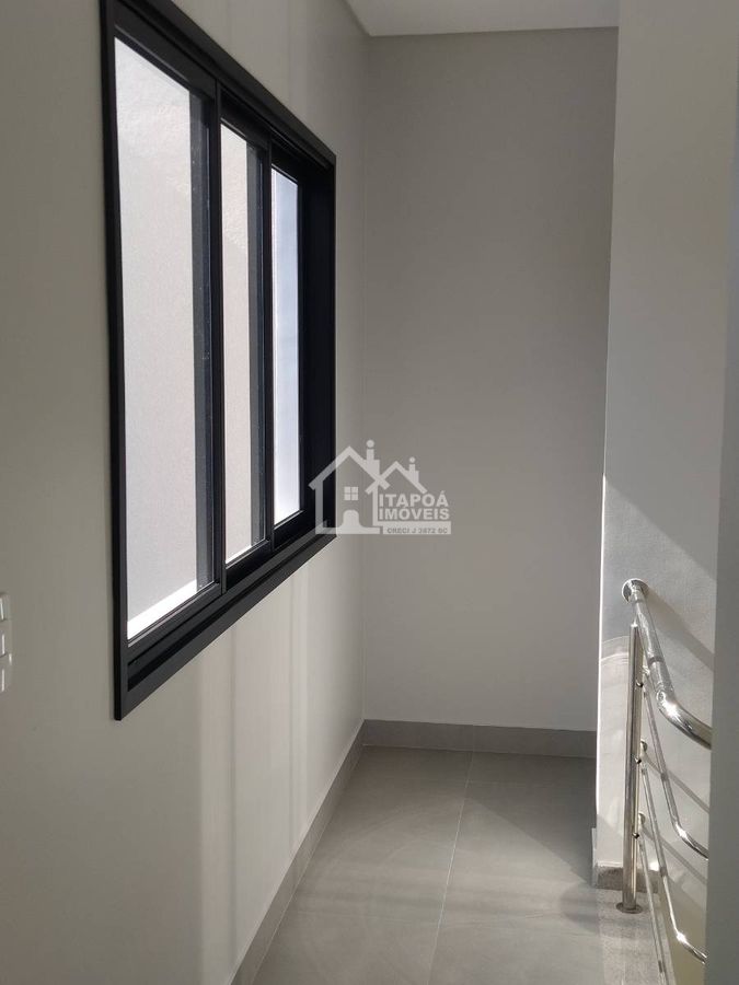 Sobrado com 4 quartos, 1 suíte, no Balneário Sai Mirim, a 400m do mar.