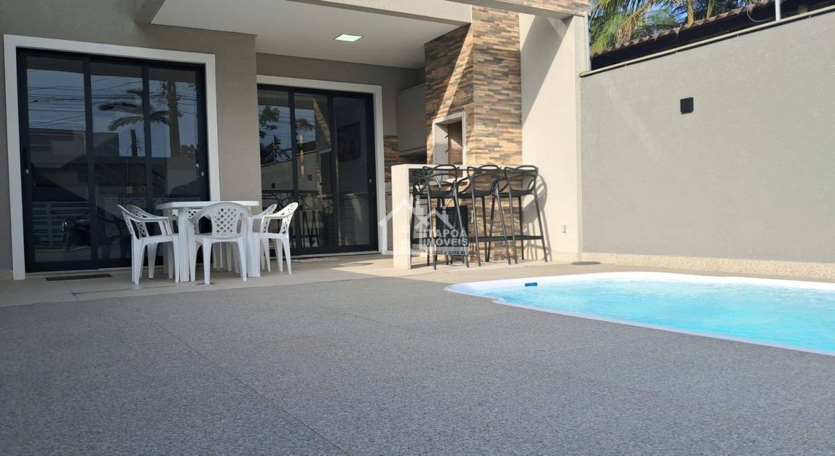 Sobrado com 4 quartos, 1 suíte, mobiliado, Balneário Sai Mirim, a 400m do mar.