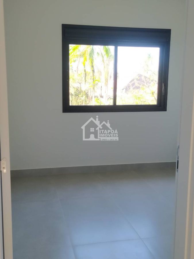 Sobrado com 4 quartos, 1 suíte, no Balneário Sai Mirim, a 400m do mar.