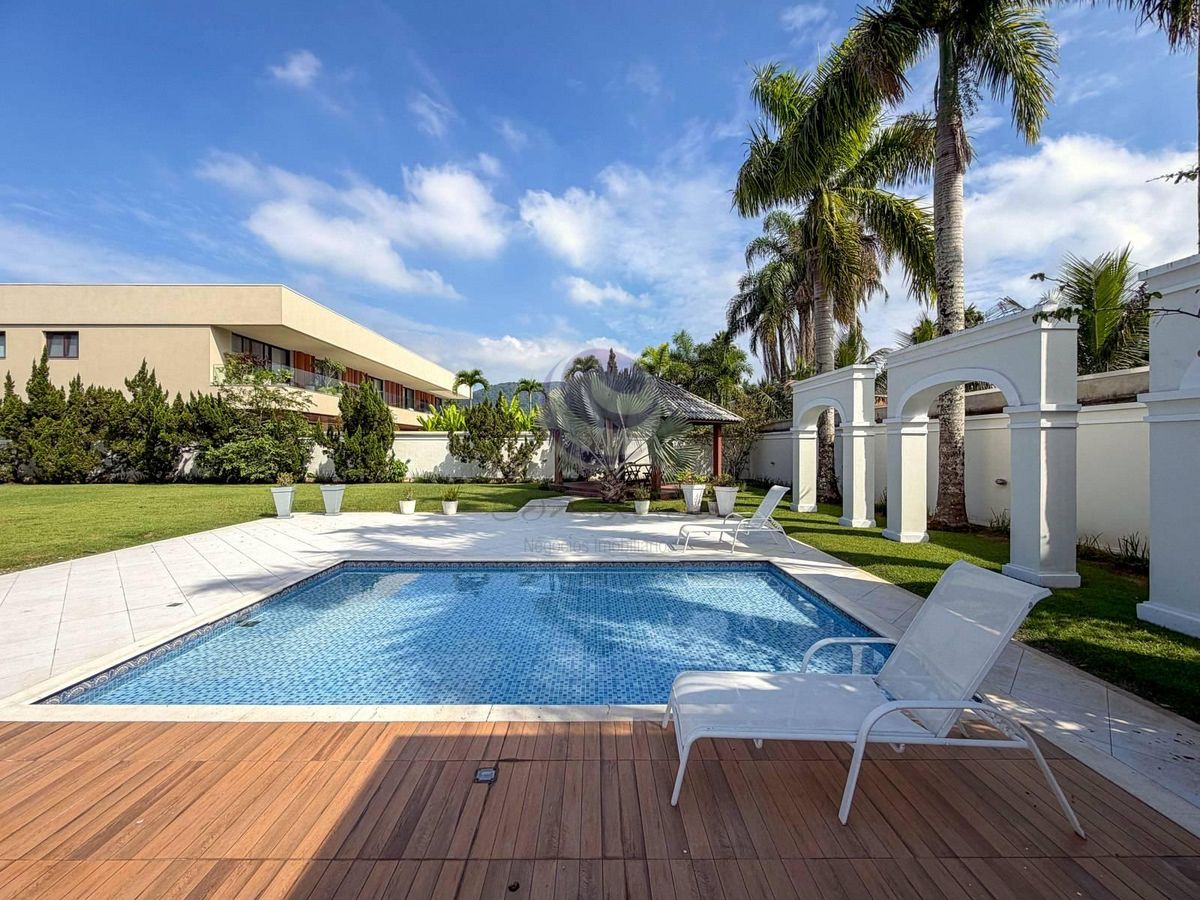 Villa Kassardjian - Uma casa para viver hoje e valorizar amanhã no Jardim Acapulco.