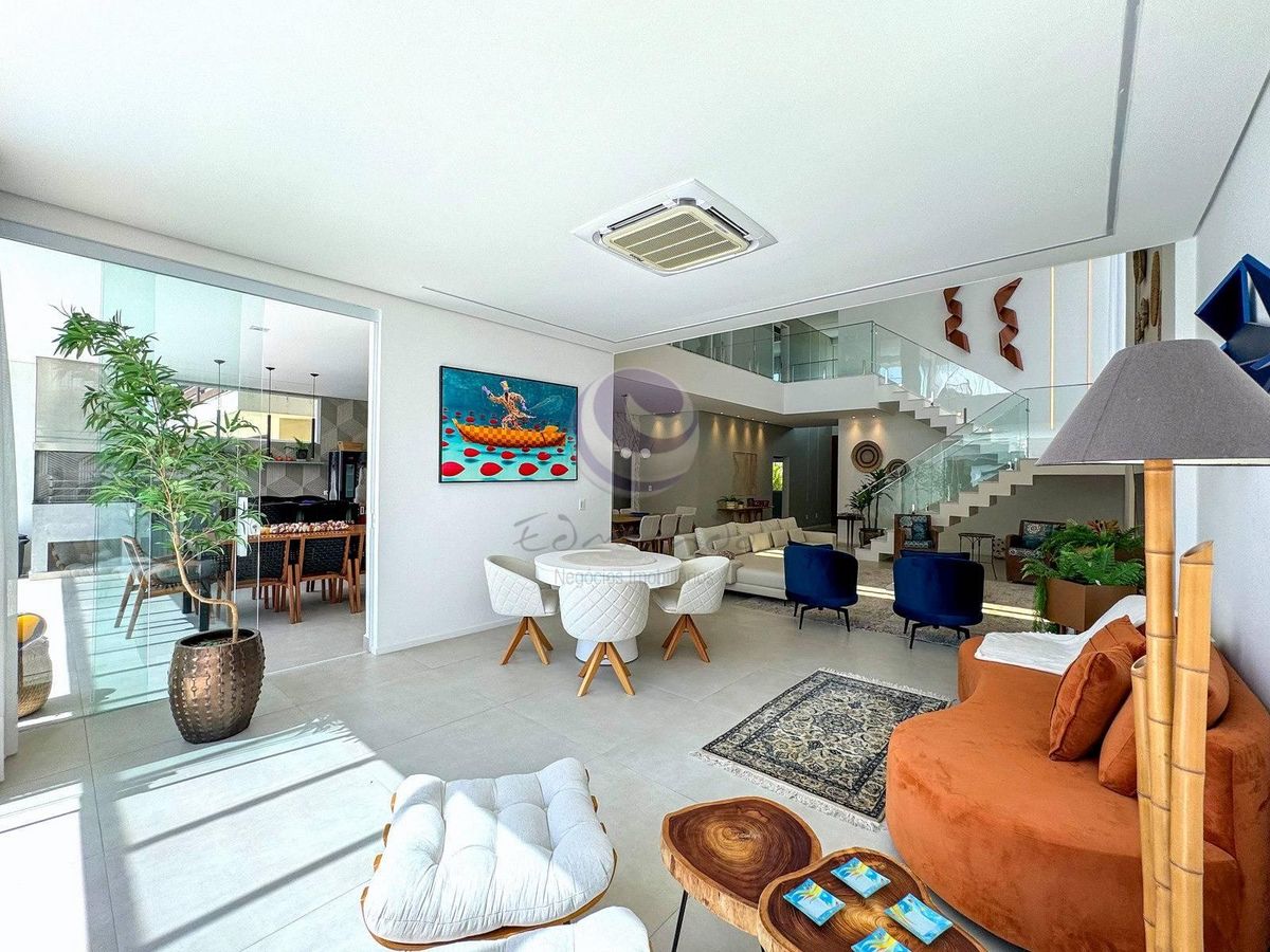 Villa Parasmo: Um Lar de Abraços e Inspirações no Jardim Acapulco.- Guarujá.