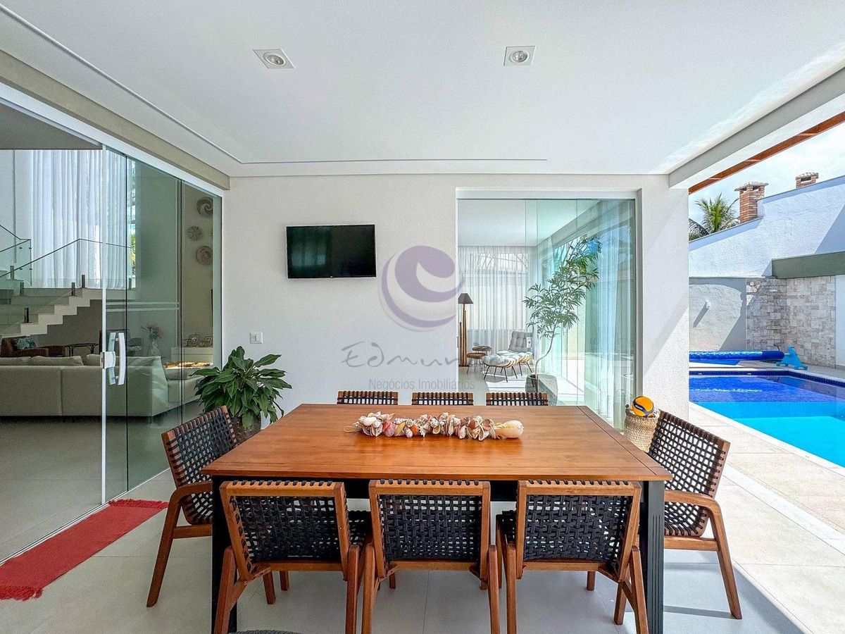 Villa Parasmo: Um Lar de Abraços e Inspirações no Jardim Acapulco.- Guarujá.