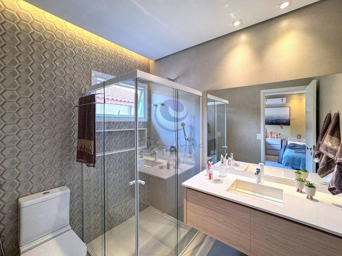 Villa Parasmo: Um Lar de Abraços e Inspirações no Jardim Acapulco.- Guarujá.