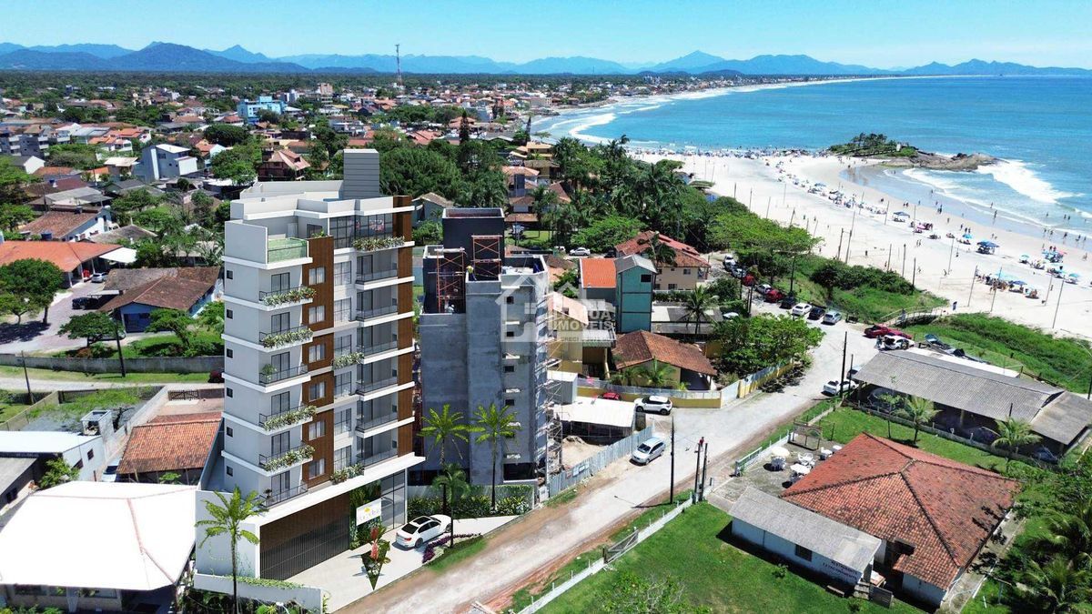Residencial Paradiso apartamento apenas 60 metros do mar em Itapoá/SC