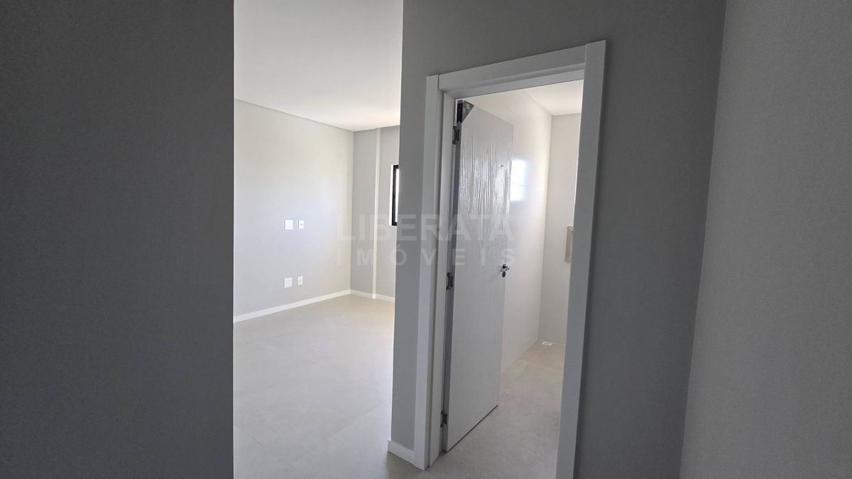 Apartamento a venda na Meia Praia, Navegantes, SC