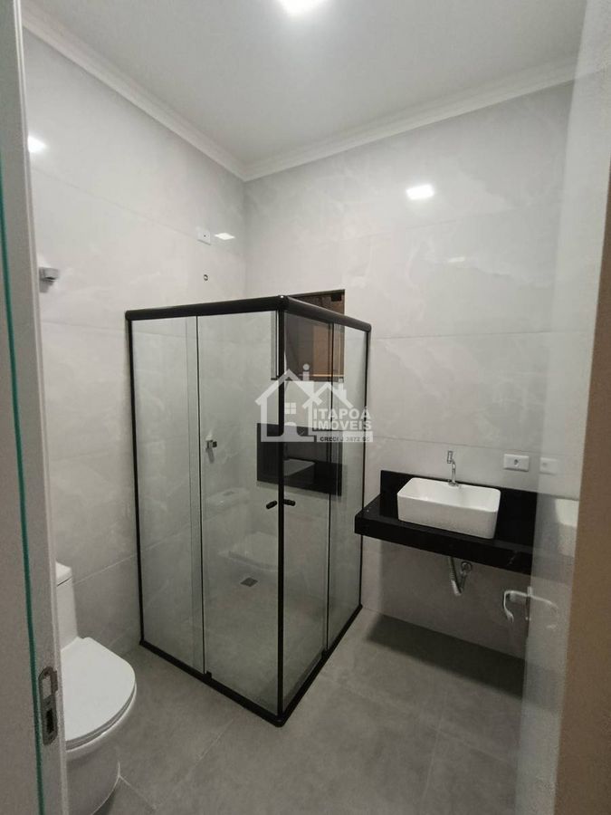 Casa com piscina alto padrão de acabamento no Balneário Paese