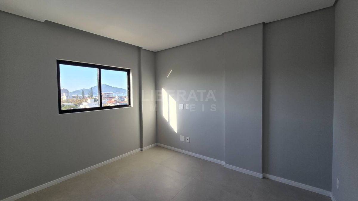 Apartamento a venda na Meia Praia, Navegantes, SC