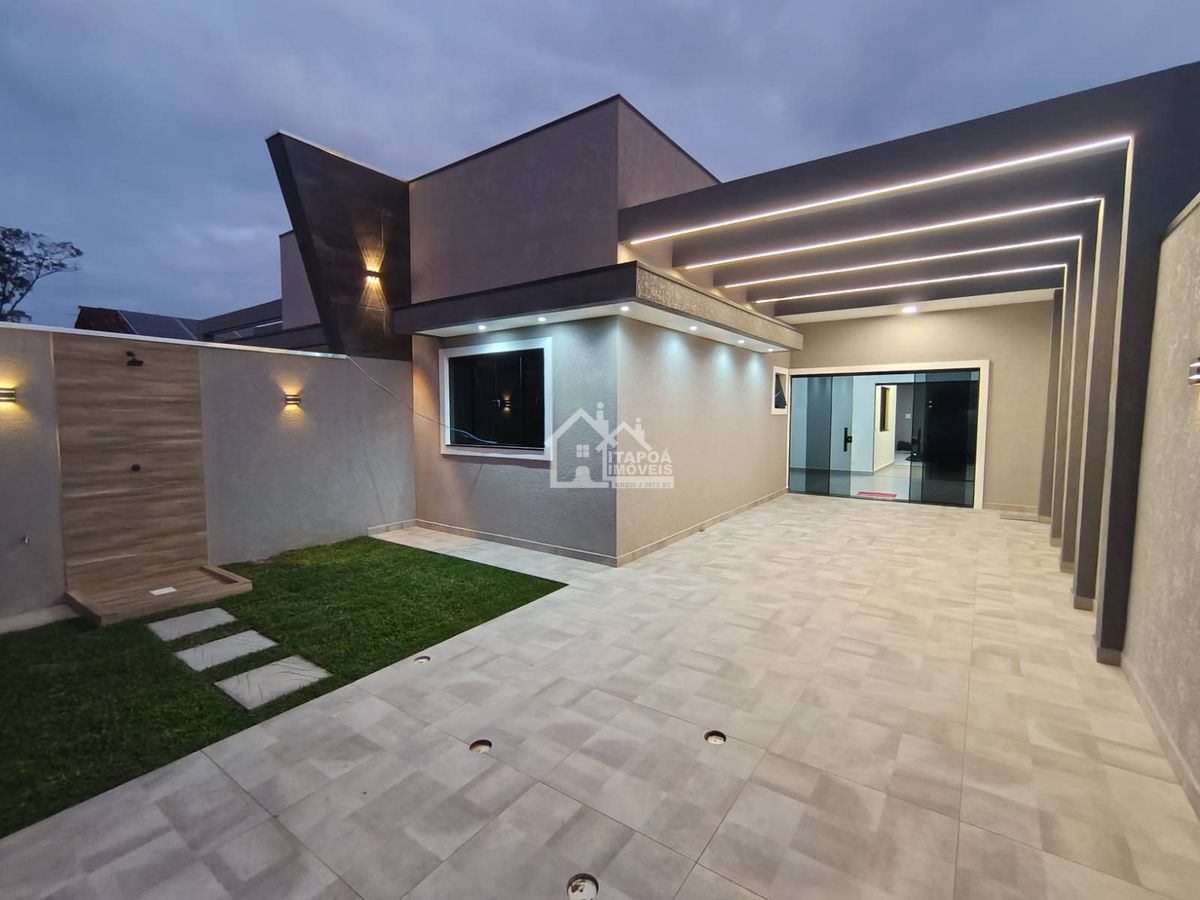 Casa com piscina alto padrão de acabamento no Balneário Paese