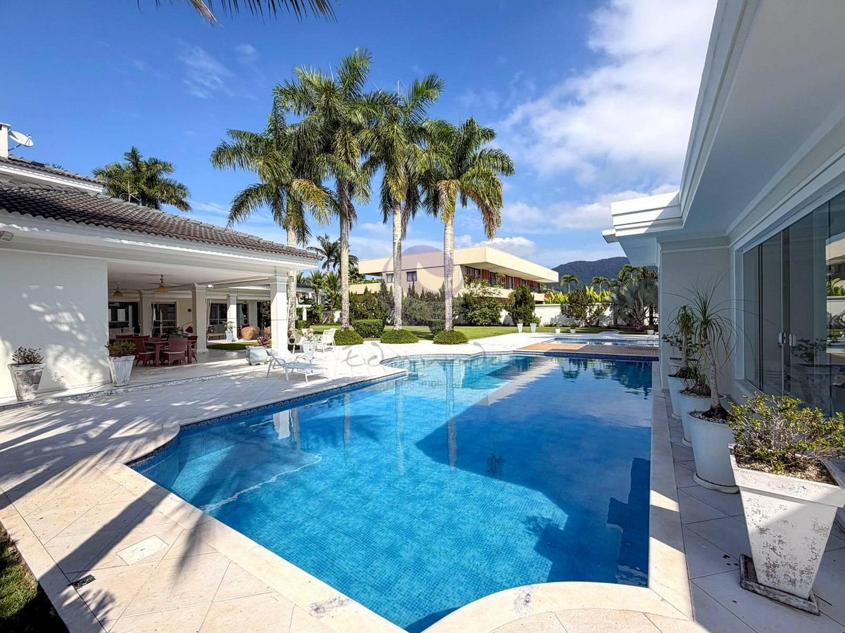 Villa Kassardjian - Uma casa para viver hoje e valorizar amanhã no Jardim Acapulco.