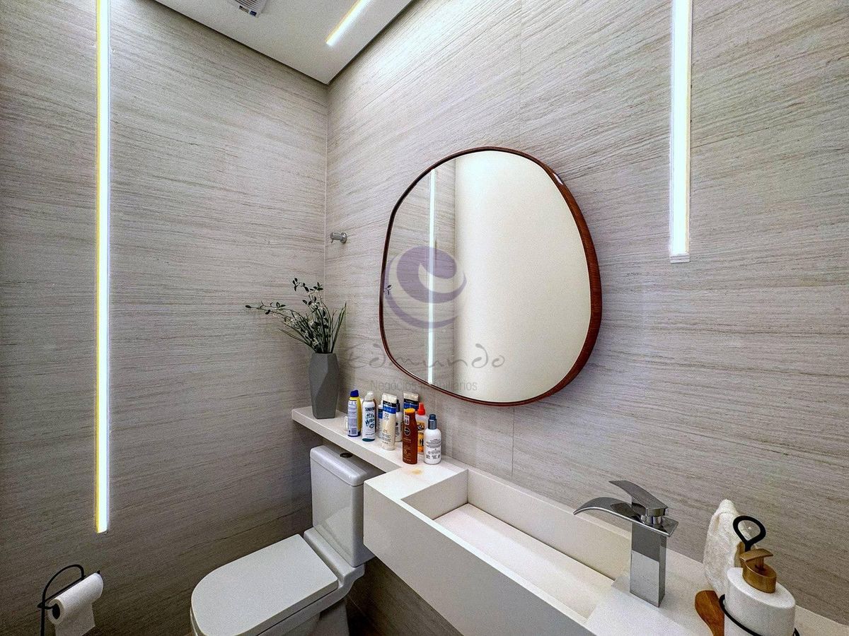 Villa Parasmo: Um Lar de Abraços e Inspirações no Jardim Acapulco.- Guarujá.