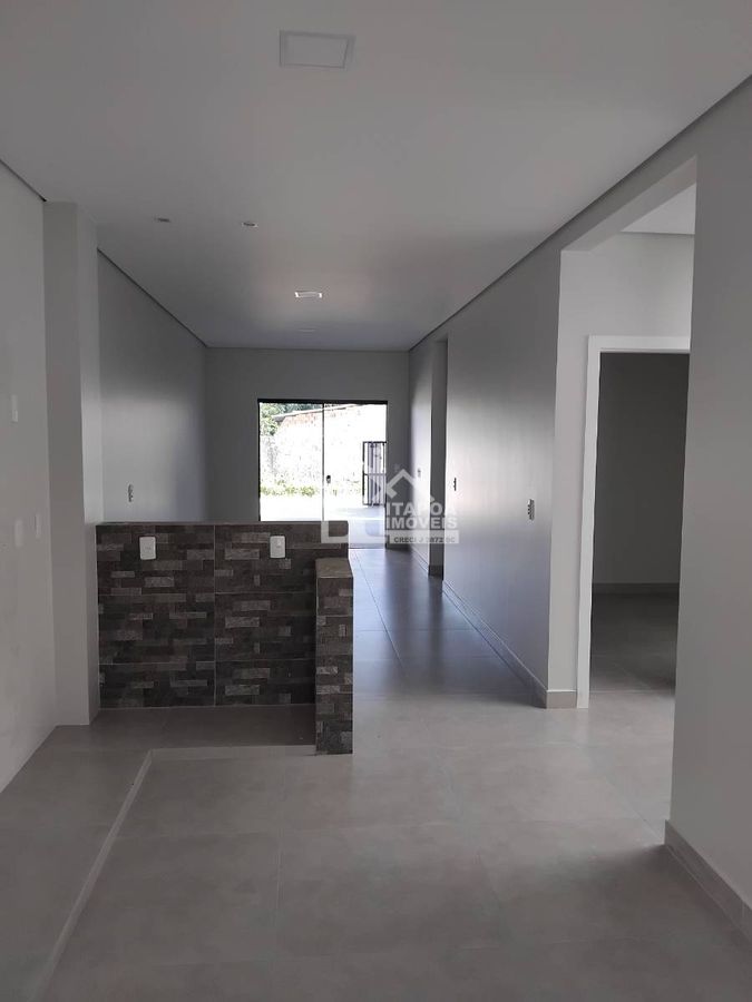 Casa com 3 Quartos, 1 Suíte, Balneário Ipacaray, 1100 Metros do Mar