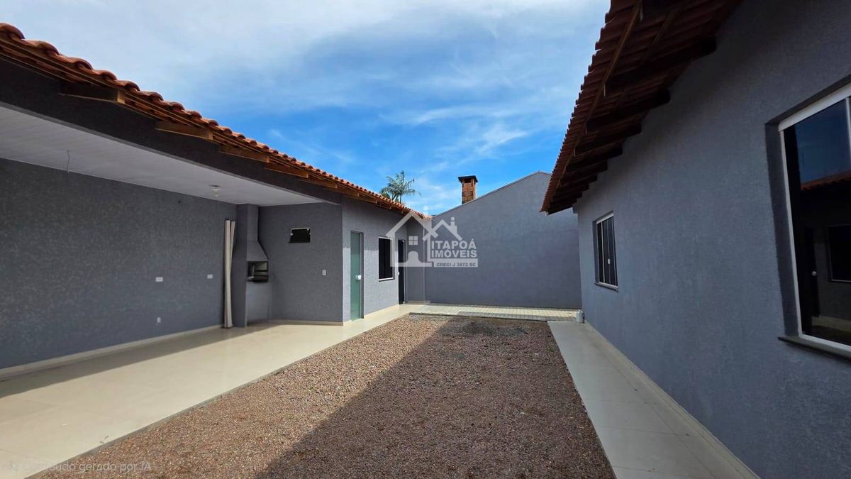 Casa com 3 quartos, São José - Itapoá a 30 metros da Av. José Pacheco