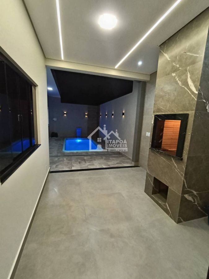 Casa com piscina alto padrão de acabamento no Balneário Paese