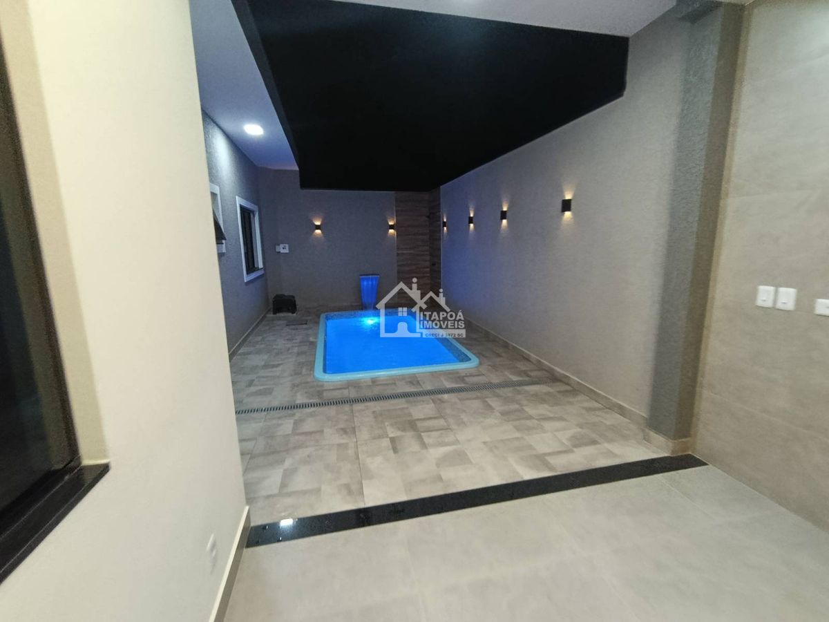 Casa com piscina alto padrão de acabamento no Balneário Paese