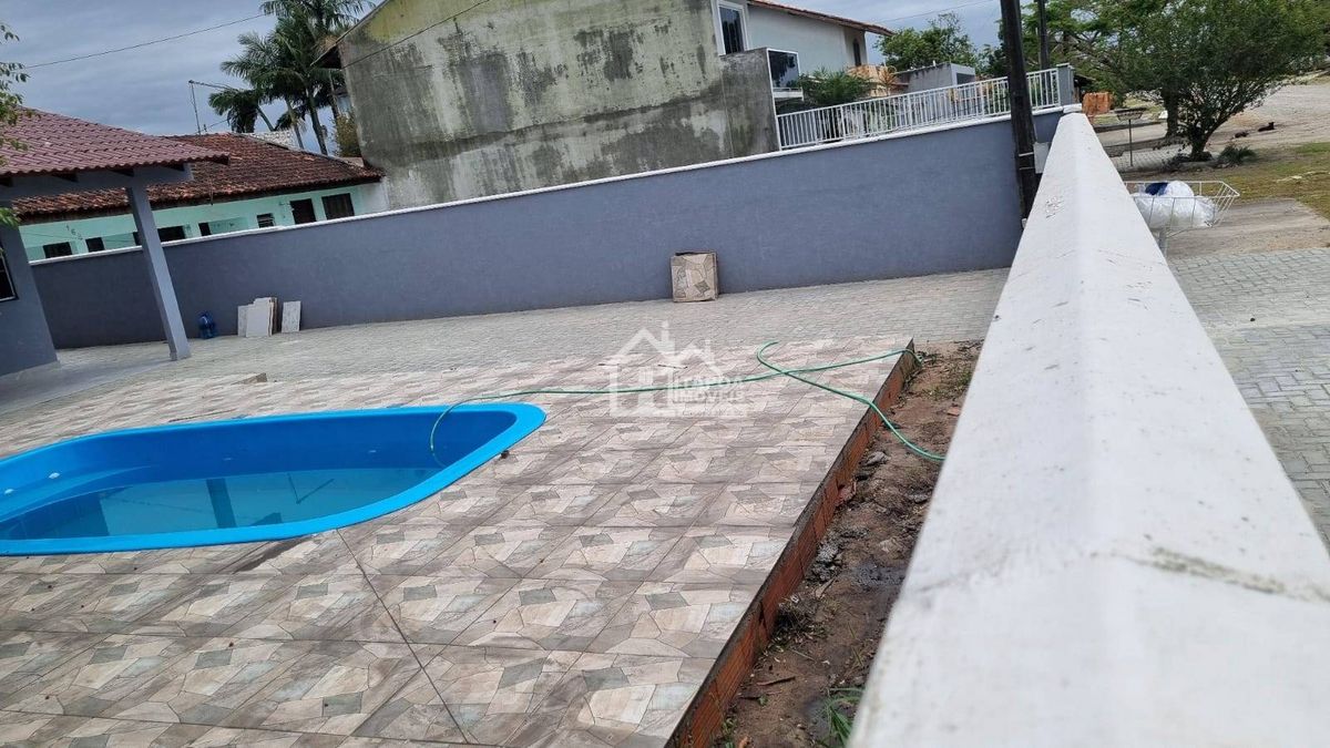 Casa com 3 quartos, São José - Itapoá a 30 metros da Av. José Pacheco