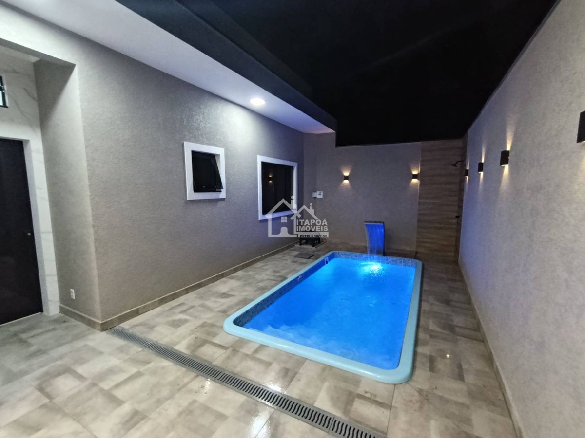 Casa com piscina alto padrão de acabamento no Balneário Paese