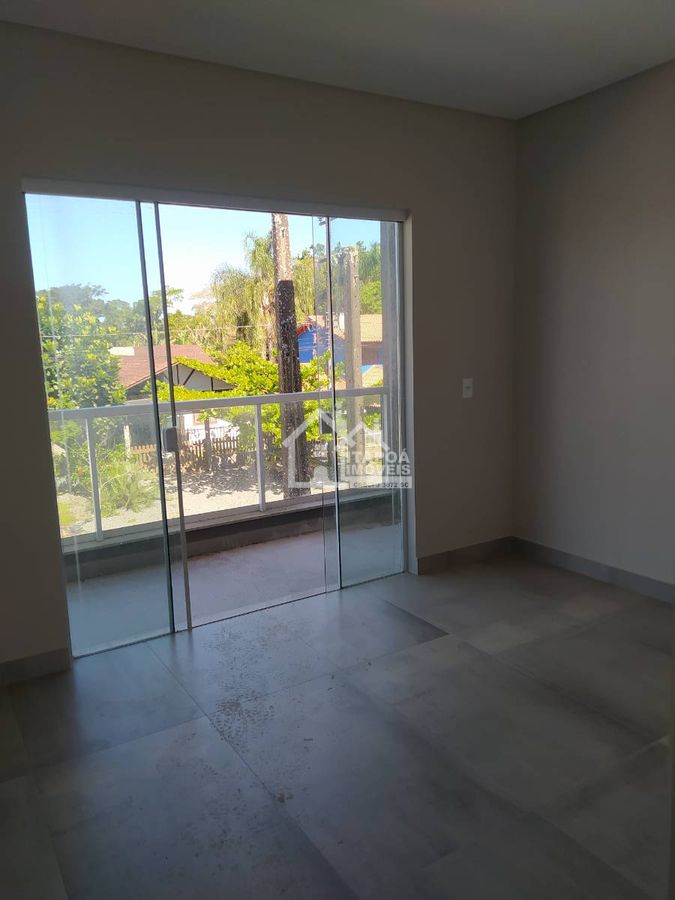 Sobrado à venda no Balneário Sai Mirim, 350 metros do mar