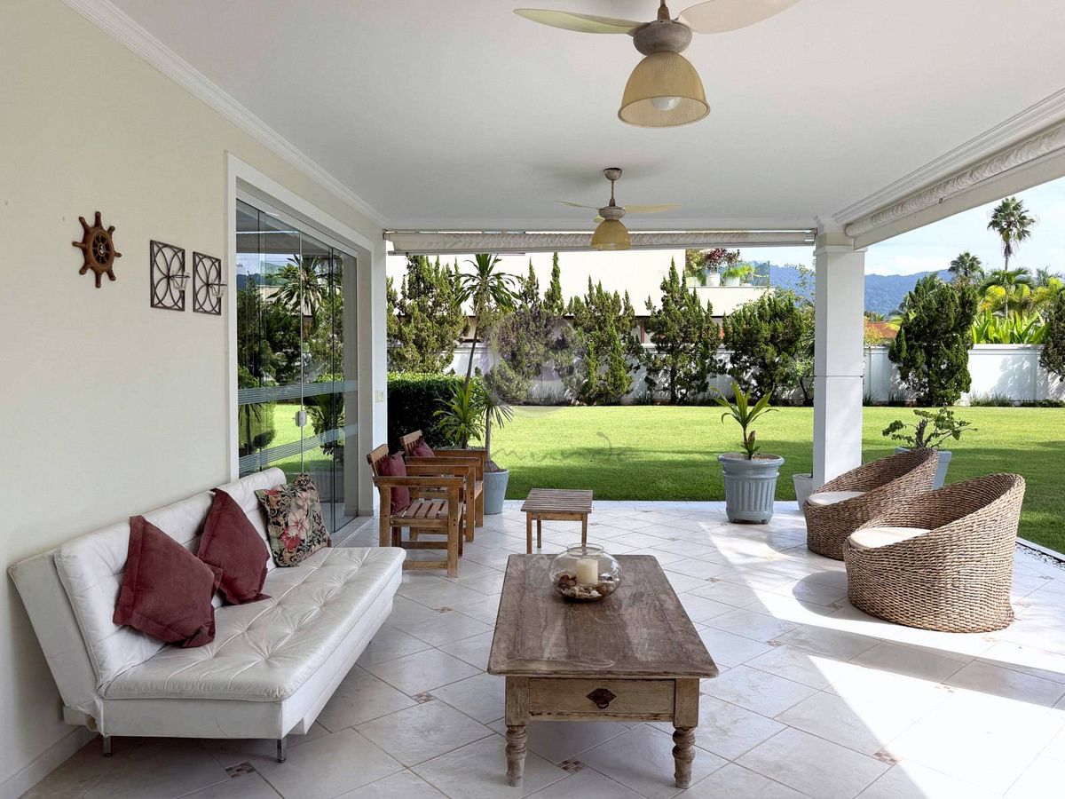 Villa Kassardjian - Uma casa para viver hoje e valorizar amanhã no Jardim Acapulco.