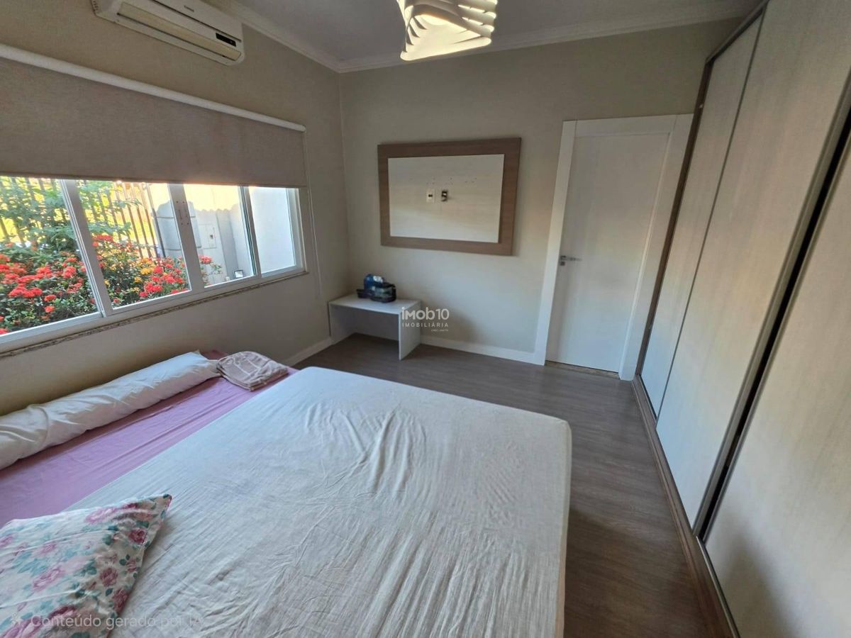 CASA TÉRREA COM 3 QUARTOS, PISCINA E EDÍCULA COM CHURRASQUEIRA NO BAIRRO JARDIM BOURBON EM FOZ DO IGUAÇU - PR.