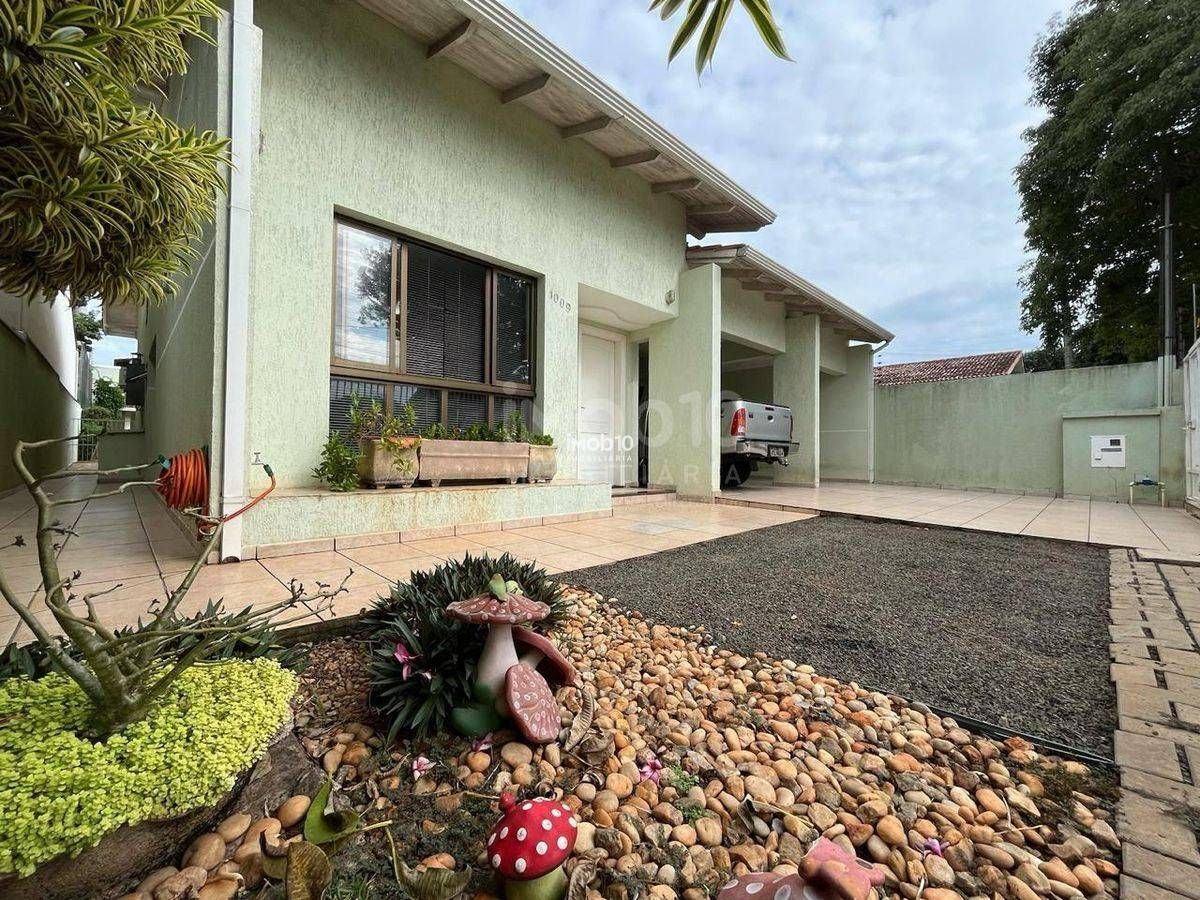 CASA COM 4 QUARTOS E PISCINA NO BAIRRO JARDIM IGUAÇU EM FOZ DO IGUAÇU - PR