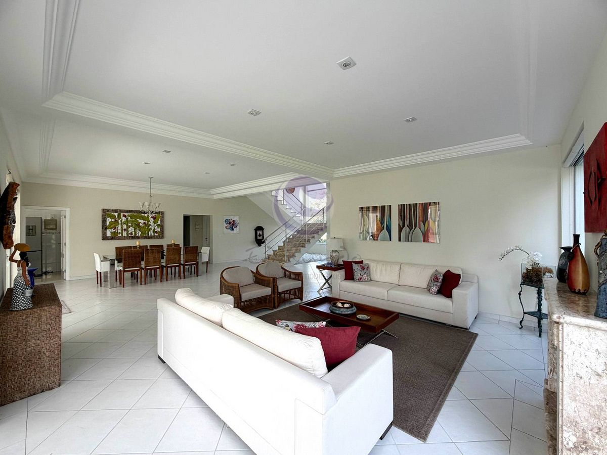 Villa Kassardjian - Uma casa para viver hoje e valorizar amanhã no Jardim Acapulco.